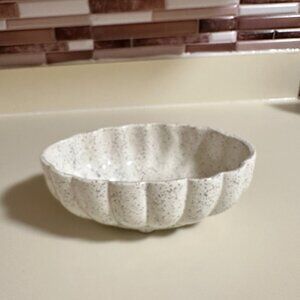 Vtg Oval  Planter 907 USA color White